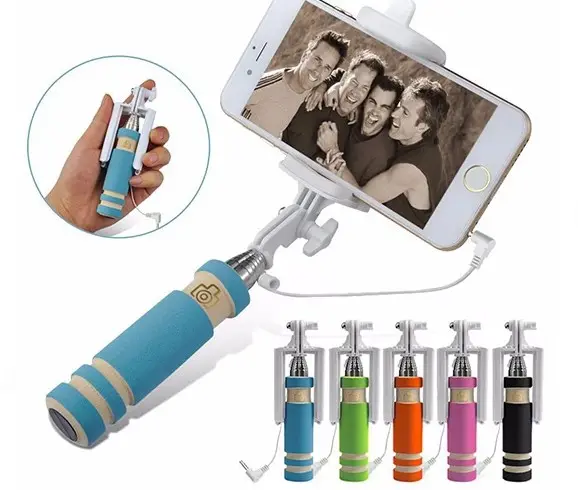 Migliore promozione regalo di natale a buon mercato colorato cavo cablato mini selfie stick mobile