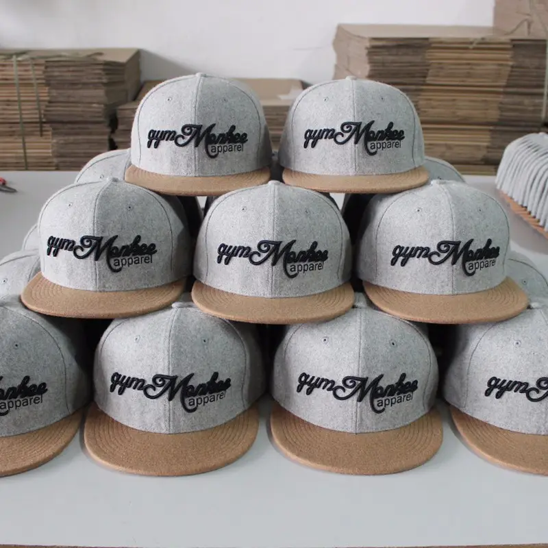 Großhandel Melton Wolle Stoff Stickerei flache Rechnung Kappe Snapback Hüte mit benutzer definierten Logo