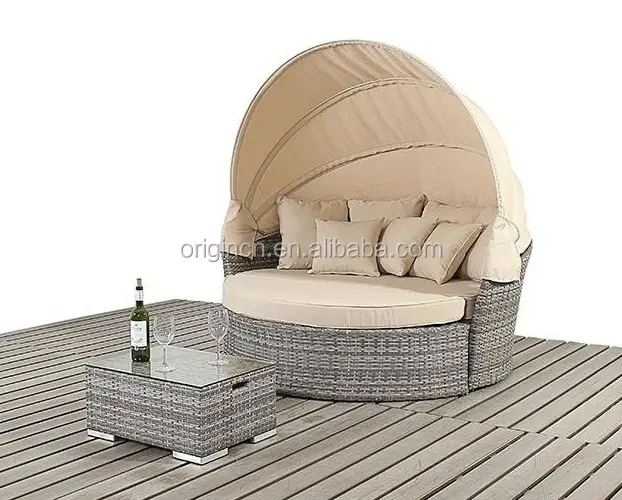 豪華なデザインのバルコニー籐屋外日光浴家具サンラウンジャーラウンドベッドシェード付き