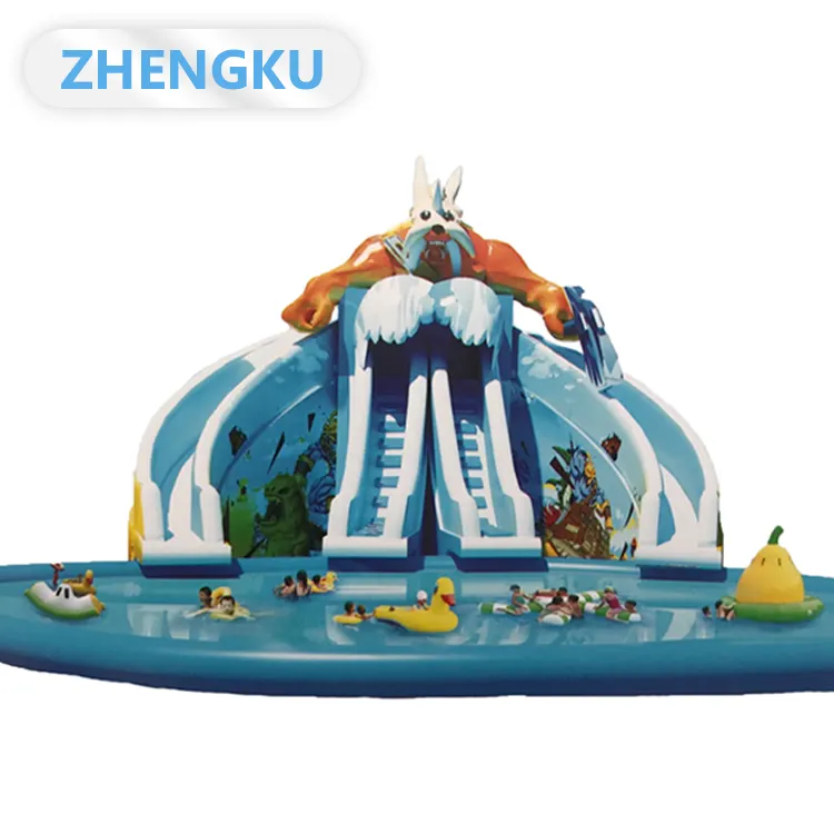 Enorme scivolo gonfiabile gonfiabile del parco acquatico con piscina per bambini e adulti