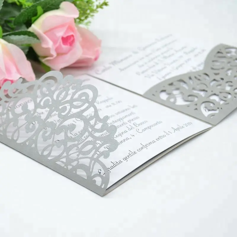 Sobres de tarjetas de invitaciones de boda con corte láser de bolsillo lujoso de plata clara