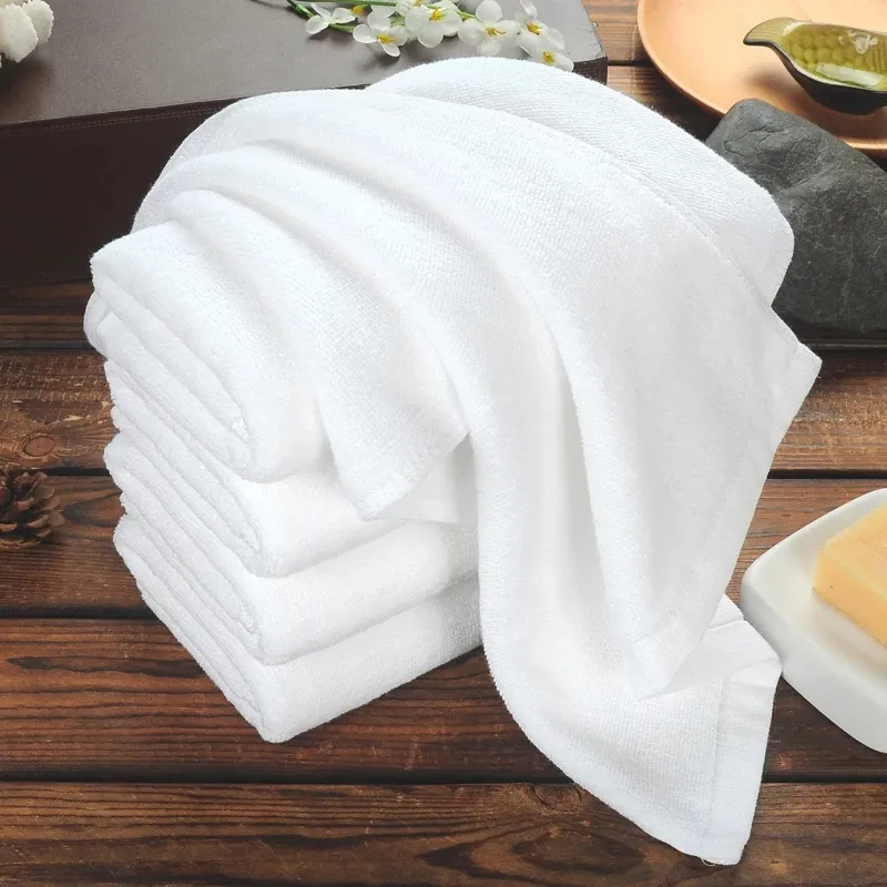 थोक सादे सफेद 35*75cm 150g तौलिए फांसी हाथ तौलिया 100% कपास होटल स्पा के लिए
