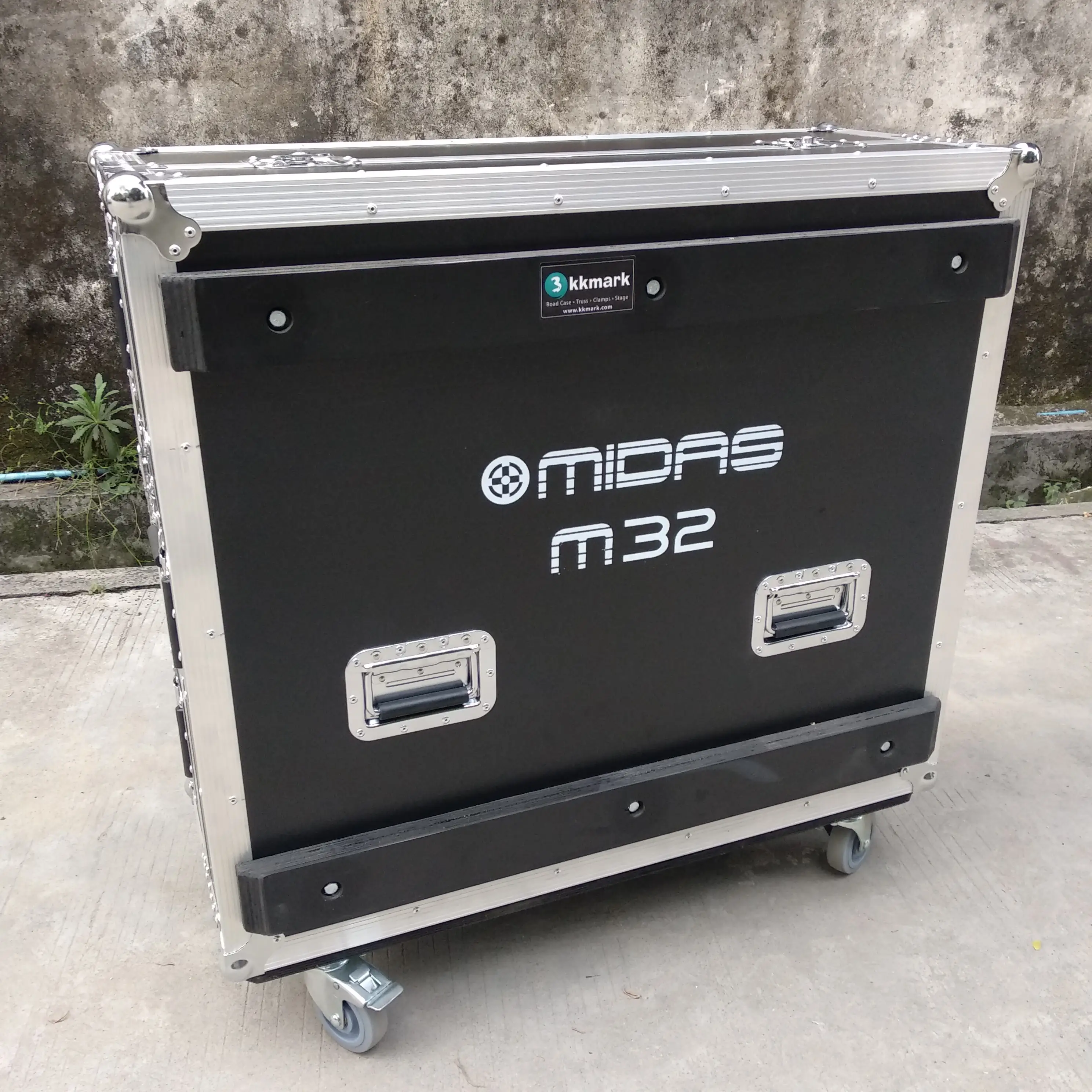 Flight Case per Midas M32 Live Mixer Console con Cuccia e Ruote