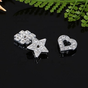 10MM אישית לוחית רישוי מספר תכשיטי DIY בעבודת יד תכשיטי משובץ ריינסטון גרפיקה פרח שלג יהלומי מכתב קסמי