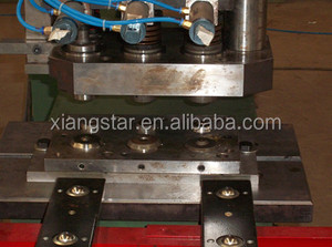 Precio directo de fábrica de la máquina de punzonado CNC equipada con tipo de plataforma de máquina de alimentación automática