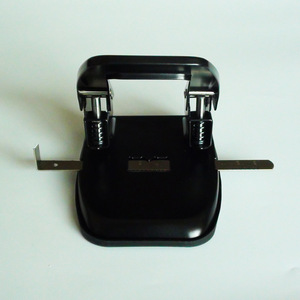 Ofis masaüstü 80mm 2 delik <span class=keywords><strong>30</strong></span> levhalar kağıt puncher metal manuel kağıt delgeç
