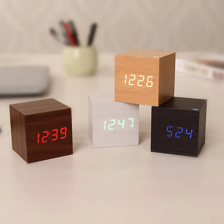Reloj despertador de madera con cubo de luz nocturna LED con Control de sonido para dormitorio, gran oferta