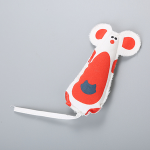 可爱的老鼠形状宠物玩具，用于玩具里面的猫皱纹纸