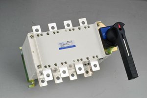 סין OEM מחיר YUYE YGLZ1-630/4PJ 3P/4P <span class=keywords><strong>socomec</strong></span> גנרטור מעבר מתג בידוד עומס מתג