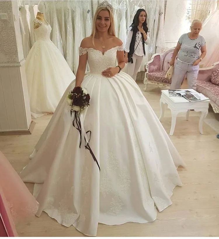 Cina Custom Made Off Spalla Puffy Raso Modesto Spose Abito Da Sposa