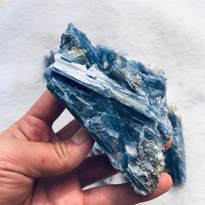 Toptan doğal kaya ham kiyanit kristal Mineral örnekleri şifa için