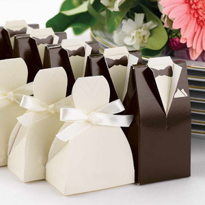 結婚式用品クラシックカップルデザインの好意ボックス