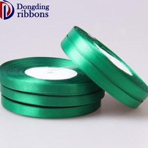 Commande en gros divers couleur et taille 3/8 pouces 25 cour/rouleau 100% polyester vert <span class=keywords><strong>satin</strong></span> ruban