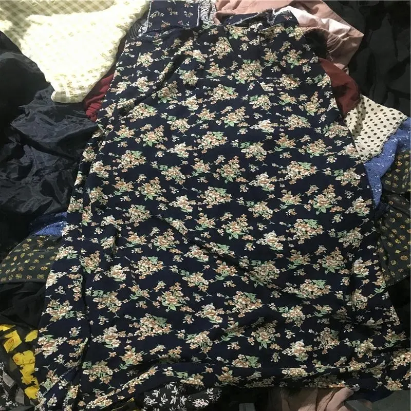 Panjang Gaun bal massal musim panas tangan kedua kelas pakaian digunakan pabrik pakaian untuk dijual