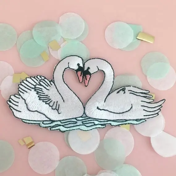 Vendita calda amore cigni toppe animali ferro su matrimonio sposa abiti da sposa applique ricami patch accetta disegni personalizzati