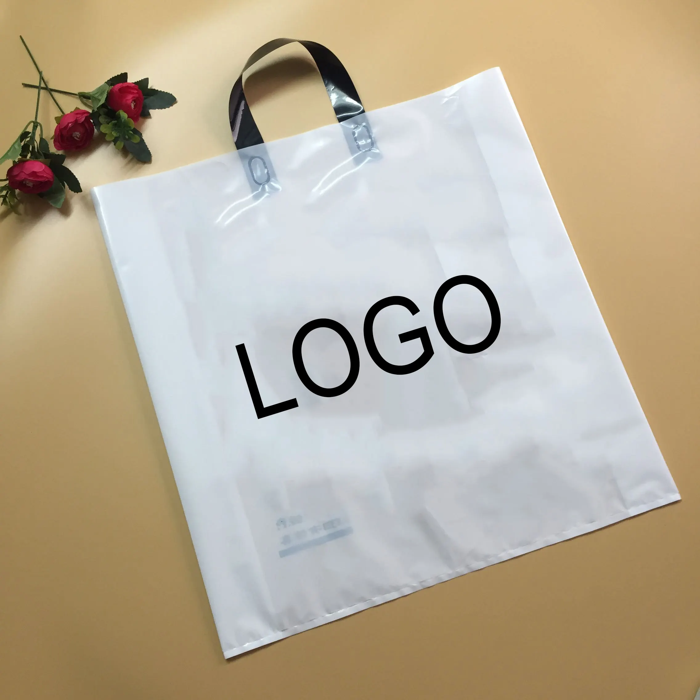 OEM benutzer definierte Logo Patch Griff Kunststoff verpackungs tasche Einkaufstasche mit Logo Kunststoff Einkaufstasche