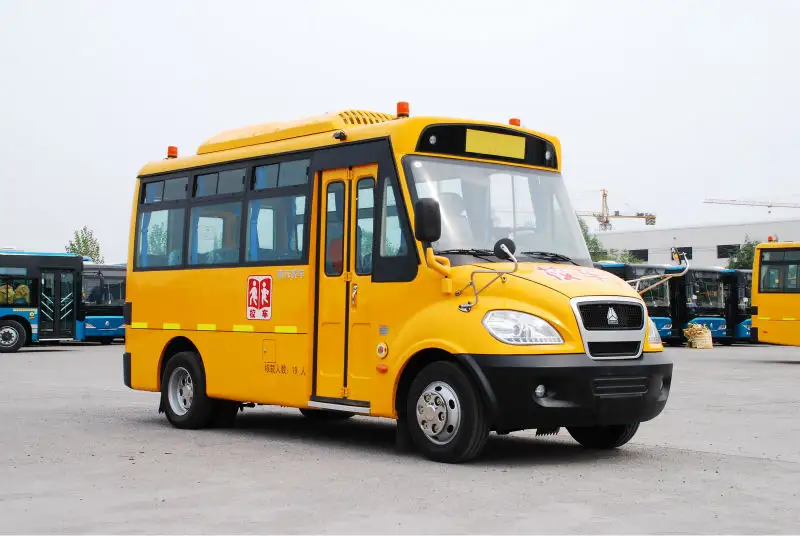 Autobús escolar SINOTRUK HOWO hecho en China con 16 asientos a la venta