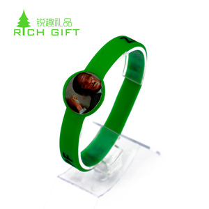 OEM ODM设计定制新奇产品反光扣手镯腕带派对礼品 - Product Image 4
