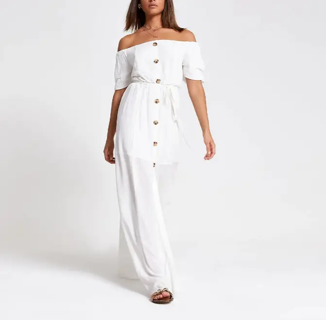 Schönes weißes Bardot-Knopf-Maxi kleid für Damen mit geteilter Front