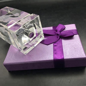 批发3D激光雕刻NBA篮球明星水晶玻璃立方体带LED灯座球迷纪念工艺品礼品