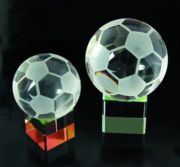 Nieuwe 2023 Kristallen Voetbaltrofee Met Regenboogbasis