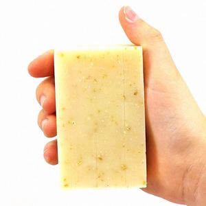 100% ナチュラルでオーガニックの手作りシアバターオートミールハニーソープ - Product Image 2