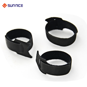 Klett verschluss mit verstellbarem Gummiband