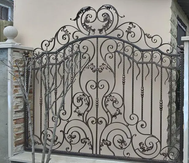 ECO Friendly 2023 Discount Ornamental Design Wrought Iron New Metal Garden Fence Black / White / Golden Rick Color Powder Coated