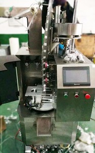 自動中国ナイロン小型ピラミドサシェハーブティーポーチ充填包装トライアングルティーバッグ包装機タグ付き