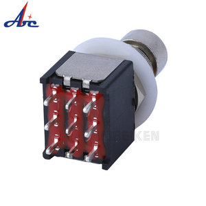 Gitar pedalı 9 Pin terminali On-On kilitleme pedalı kendinden kilitlemeli Metal plastik elektrik <span class=keywords><strong>Pcb</strong></span> gitar anahtarı