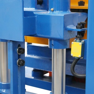 Máquina manual de fabricación de bloques de hormigón, QTJ4-40 pequeña - Product Image 2