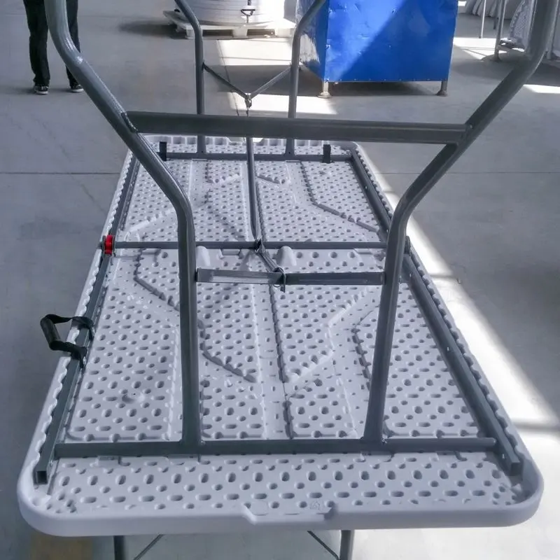 Tavolo da banchetto pieghevole in plastica HDPE da 6 piedi 180cm per impieghi gravosi con telaio in acciaio e meccanismo di bloccaggio