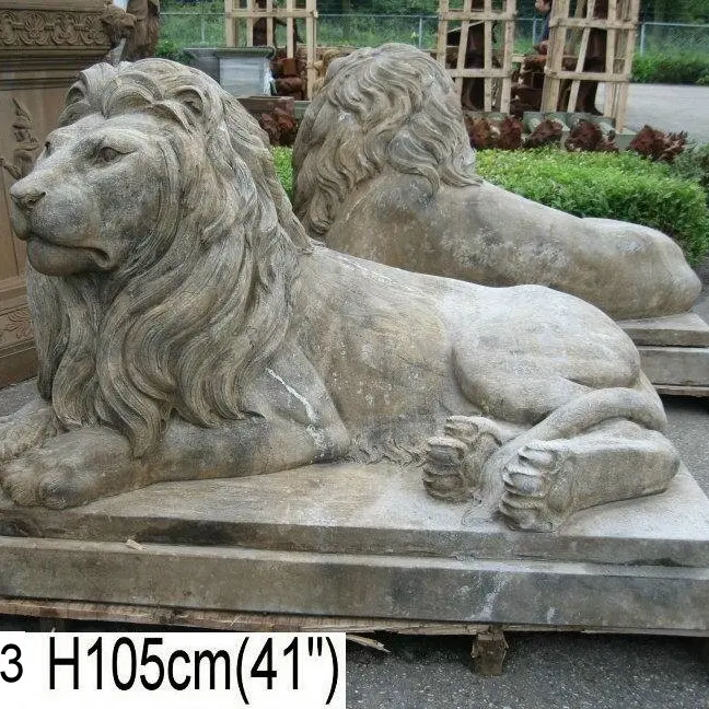 Antico leone di pietra
