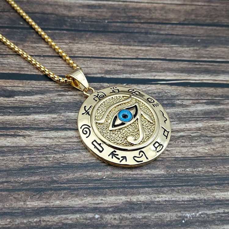 Pendentif en or avec chaîne