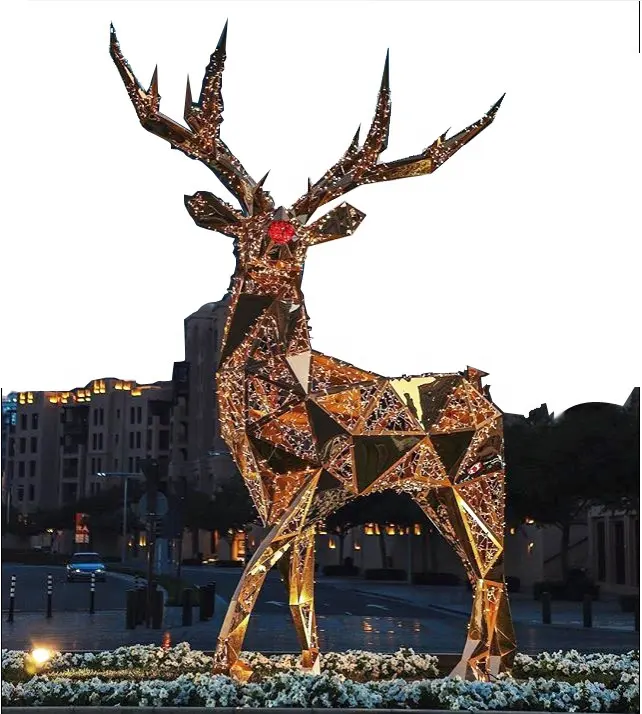Glasvezel sculptuur van giant golden deer pig etalage