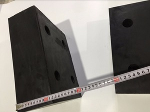 大型实心硬质橡胶块