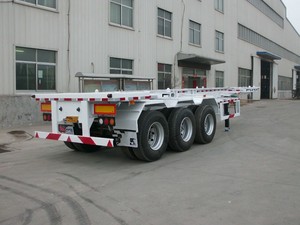 中国重汽40平板半挂车，三轴钢和铁材料，用于集装箱运输