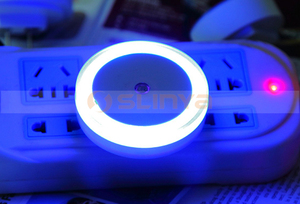 自動夕暮れ夜明けセンサーガイドLEDソケットプラグ4色ベッドサイドナイトライト - Product Image 6