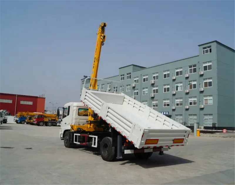 Tongfeng — grue de 8 tonnes pour camion à benne, montée avec une grue de 2.5 tonnes, ne prend pas de place