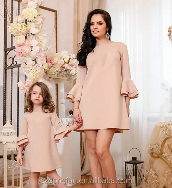 Ultimo Disegno Più Il Formato Madre Figlia della Famiglia Del Vestito di Corrispondenza di Abbigliamento Del Vestito A Maniche Lunghe
