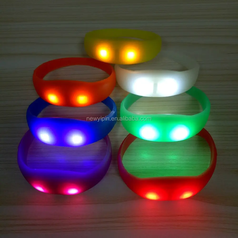 Silicone braccialetto luminoso LED di vibrazione braccialetto luminoso vocale luminoso braccialetto per le attività dei regali del partito