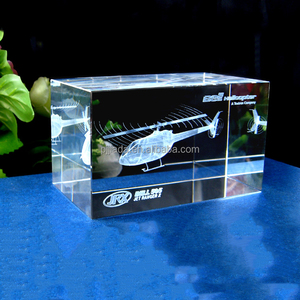Cubo de vidro de cristal personalizado barato com gravação a laser <span class=keywords><strong>3D</strong></span> modelo de avião cubo para presente de decoração de mesa de escritório