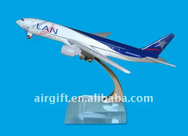 Metal material scale 1:400 B767 LAN aircraft model