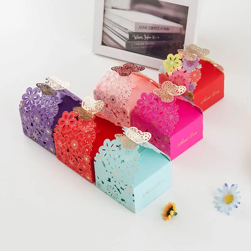 Il formato su misura di disegno della farfalla di cerimonia nuziale scatola di favore del regalo scatola di carta tagliata laser