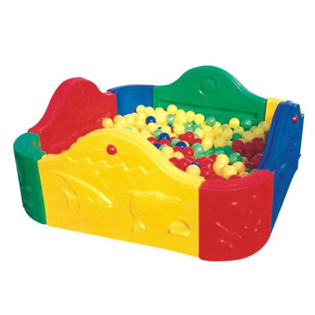 Bahçe küçük çocuk çocuklar plastik oyuncak top havuzu