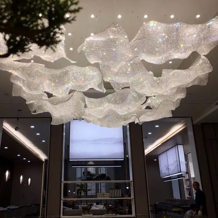 Illuminazione a sospensione a rete tessuta di ingegneria Non Standard personalizzata grande lampadario di cristallo per soffitto alto dell'ingresso dell'hotel