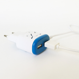 תפור לפי מידה oem לב <span class=keywords><strong>2</strong></span> usb טלפון סלולרי מטען עם V8 מיקרו usb כבל led אור
