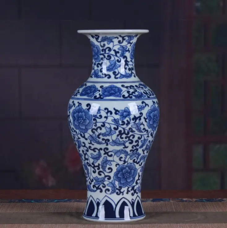 Estilo clásico pintado a mano azul y blanco porcelana florero