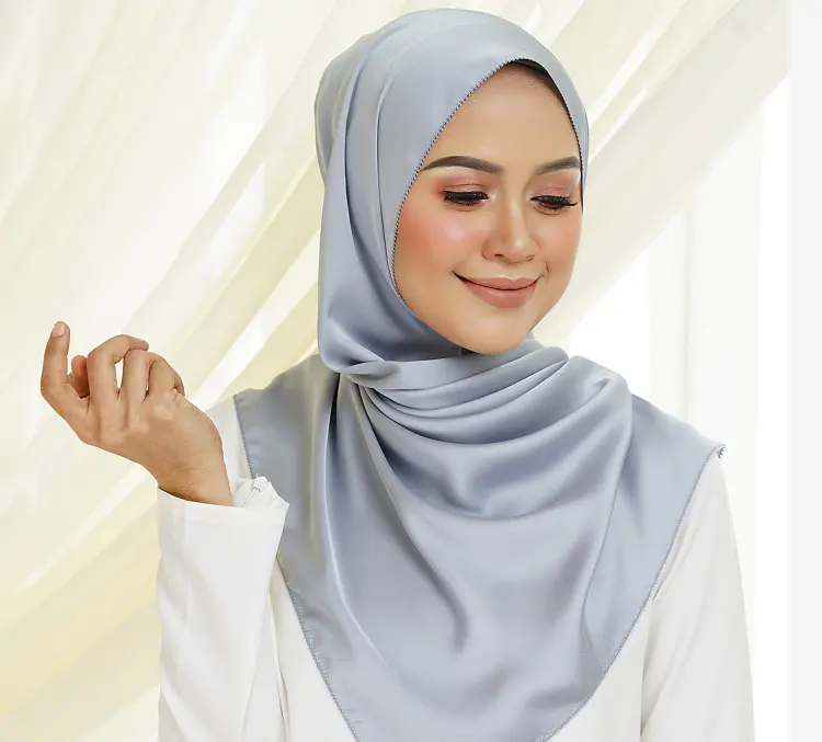 Yiwu wholesaler factory popular pretty good girl long pure plain satin silk eyelash hem headwear dubai hijab&shawls