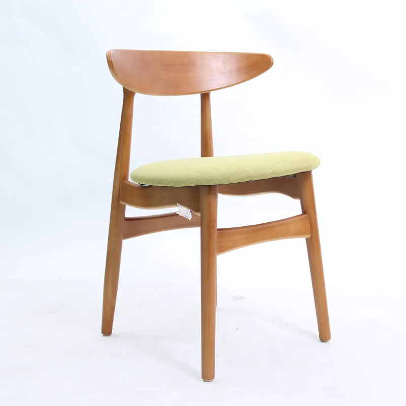 Nueva silla creativa de madera maciza con cojín en la sala de estar